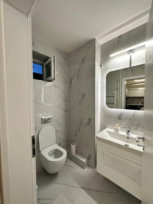 Ultracentral Luxury Apartament *