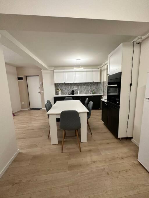 Apartment Ultracentral Luxury Apartament